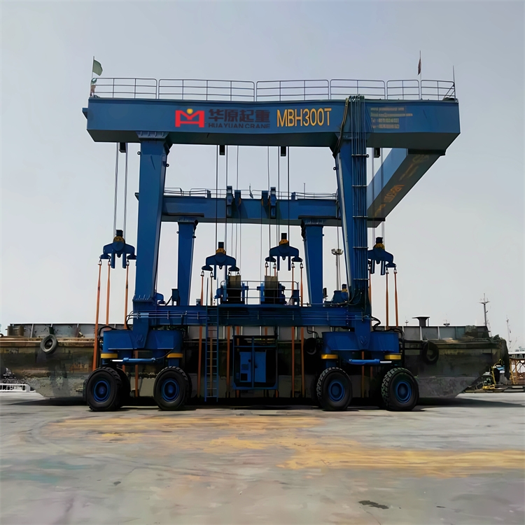 華原游艇搬運(yùn)機(jī)_副本.jpg